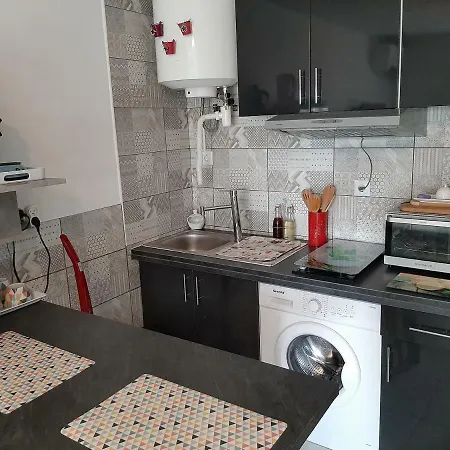 Lägenhet Avec Jardinet Clim Parking