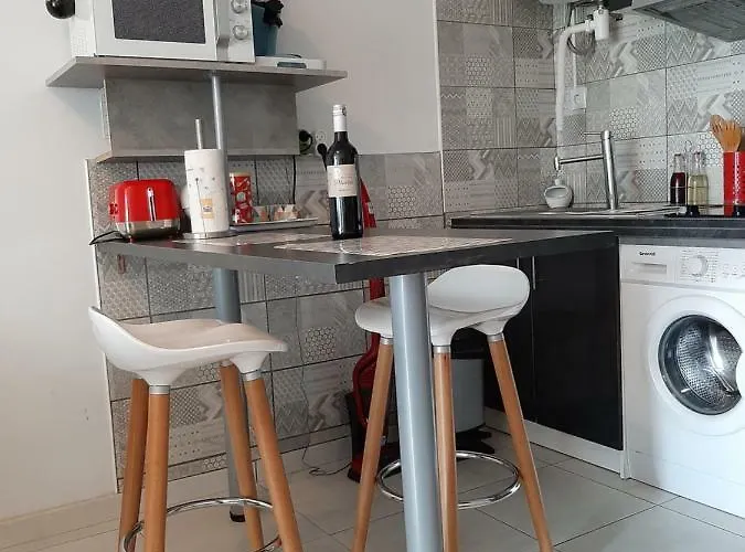 Avec Jardinet Clim Parking Gruissan